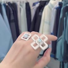 ギャラリービューアキラキラ保健室アクセサリーシリーズ（ホワイト）に読み込んでビデオを見る
